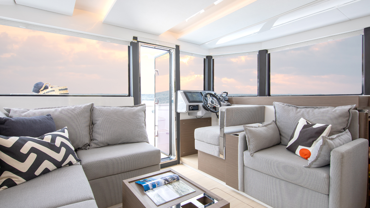 L40PC Interior-3965