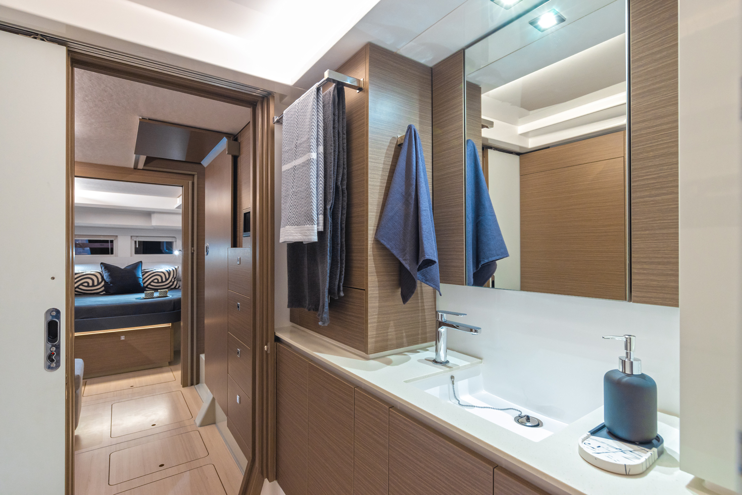 L40PC Interior-4738